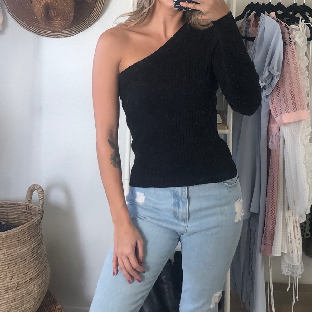 One shoulder long sleeve top